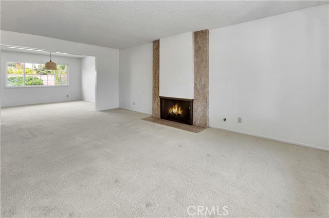 21201 Binghampton Circle, Huntington Beach CA: https://media.crmls.org/medias/1f2a46ce-6e9d-4837-8436-3259c9338254.jpg