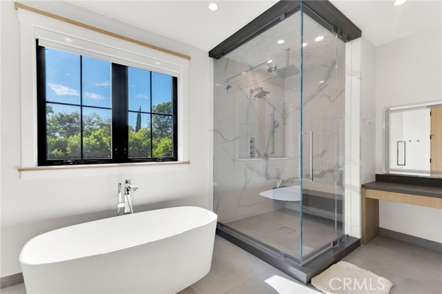 Detail Gallery Image 22 of 37 For 4919 Rhodes Ave, Valley Village,  CA 91607 - 5 Beds | 4/1 Baths