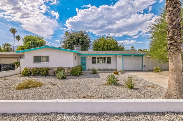 Detail Gallery Image 3 of 25 For 1811 Lawrence St, Palm Springs,  CA 92264 - 3 Beds | 2 Baths