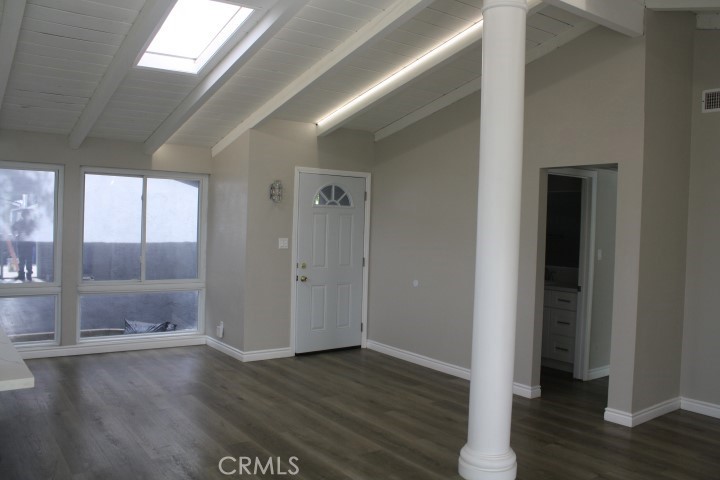 https://media.crmls.org/medias/1f2cc6e9-1662-4527-b41e-356bec469043.jpg?preset=X-Large