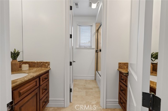 Detail Gallery Image 46 of 74 For 113 S Herrin, Manhattan Beach,  CA 90266 - 5 Beds | 4/1 Baths