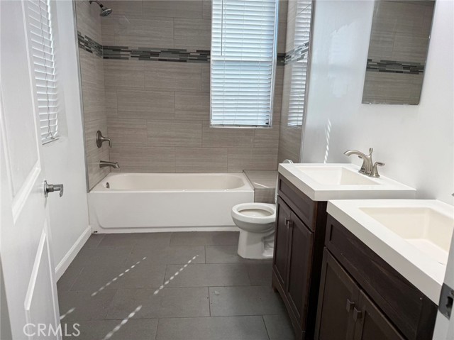 Detail Gallery Image 14 of 16 For 137 W 6th Street #301,  Long Beach,  CA 90802 - 2 Beds | 2/1 Baths