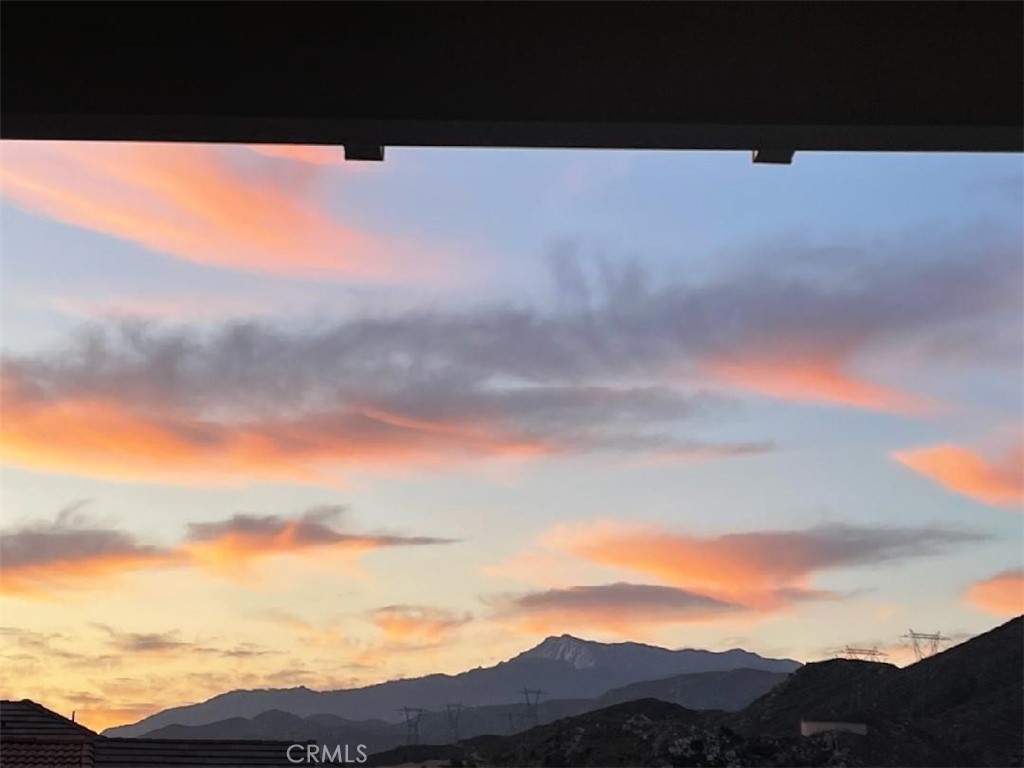 https://media.crmls.org/medias/1f2d57f8-9f68-439c-8ded-bf79b49f5d14.jpg?preset=X-Large