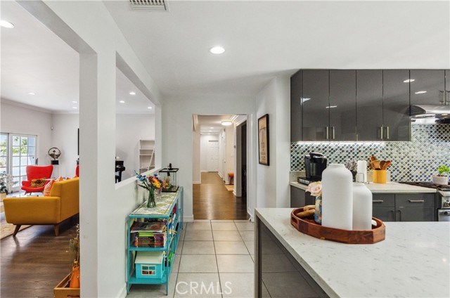 20283 Lorenzana Drive, Woodland Hills CA: https://media.crmls.org/medias/1f2f5da2-8f11-44f8-a134-8fe6873fe9b5.jpg