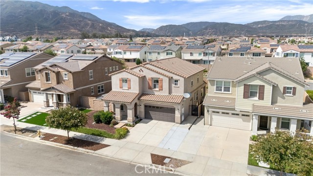 Detail Gallery Image 4 of 44 For 17012 Hal Ln, Fontana,  CA 92336 - 3 Beds | 2/1 Baths