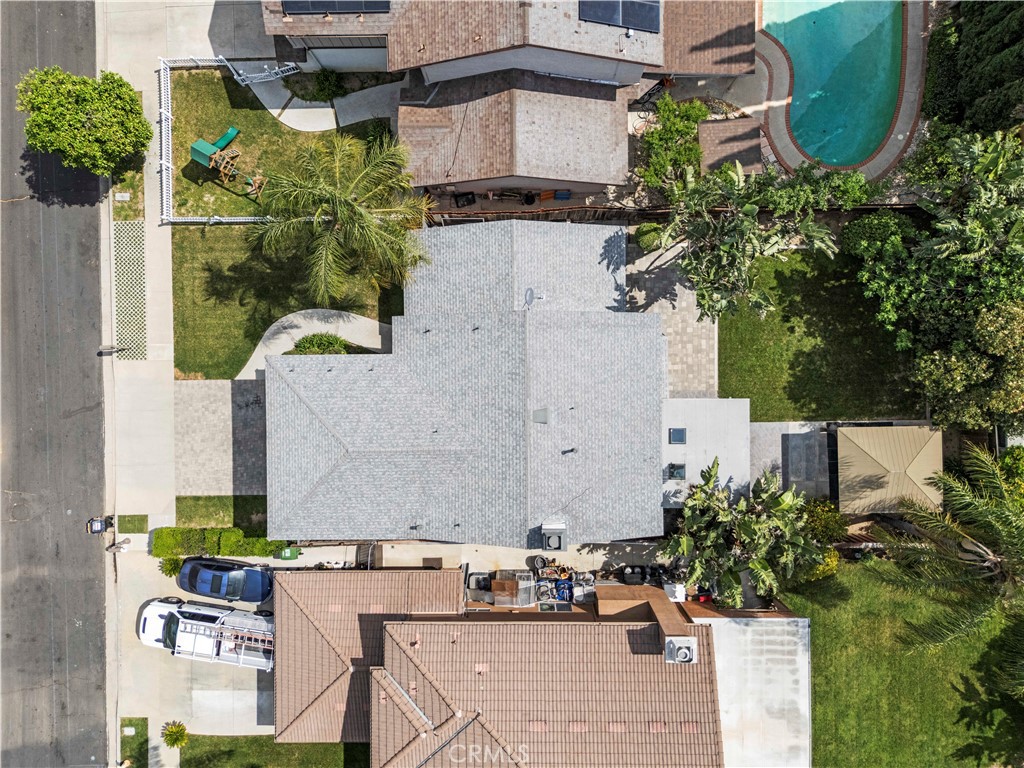 https://media.crmls.org/medias/1f2ff45e-34db-49d5-9429-3061e203e466.jpg?preset=X-Large