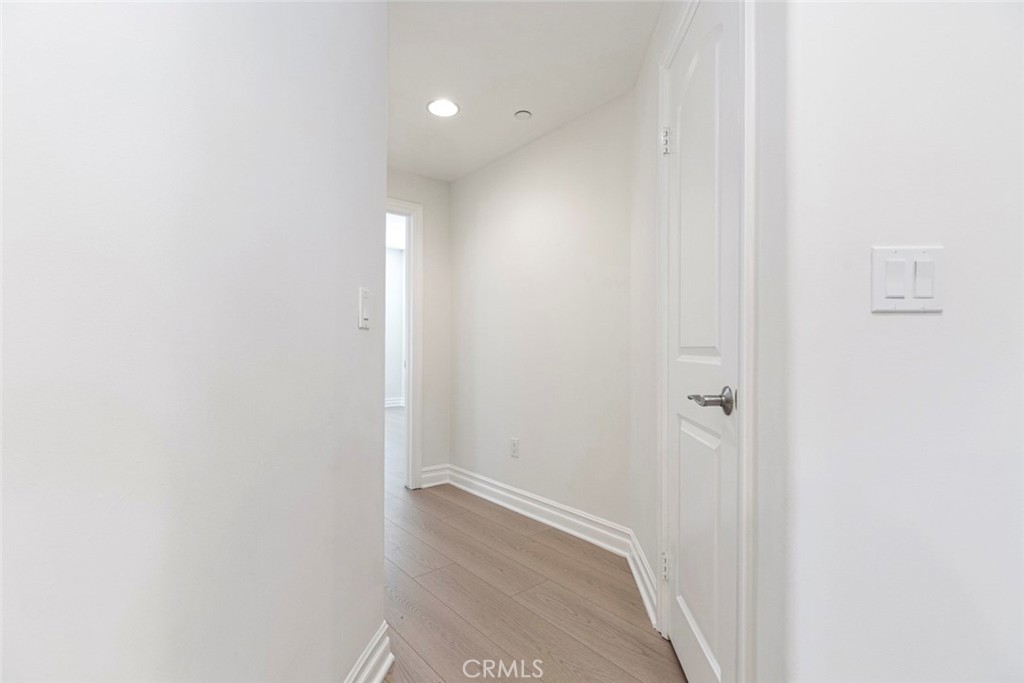 https://media.crmls.org/medias/1f30822e-3c8d-48de-b081-a11a94fa143e.jpg?preset=X-Large