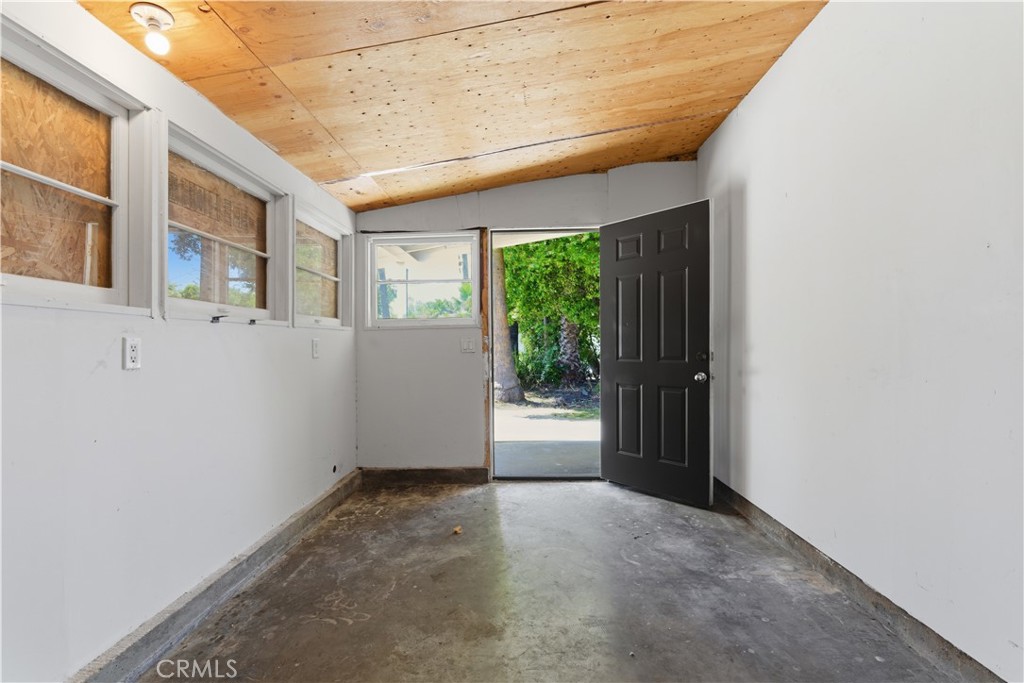 https://media.crmls.org/medias/1f30823e-8cd2-49eb-b0c1-573591dc6777.jpg?preset=X-Large