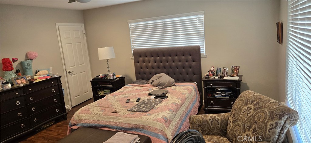 https://media.crmls.org/medias/1f312335-801b-48ae-a872-2d3bf0d50374.jpg?preset=X-Large