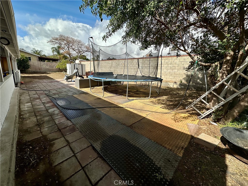 https://media.crmls.org/medias/1f3304e2-7efd-499b-9ada-8c6452ef22fd.jpg?preset=X-Large