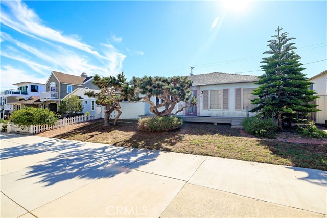 400 5th Street, Manhattan Beach, California 90266, 4 Bedrooms Bedrooms, ,2 BathroomsBathrooms,Residential,Sold,5th,SB23202757