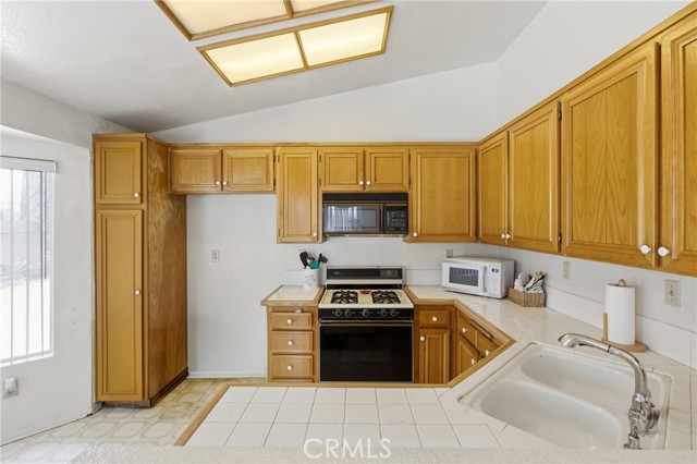 23573 Lake Valley Drive, Moreno Valley CA: https://media.crmls.org/medias/1f33f467-9360-4886-88a2-d318cf1219a6.jpg