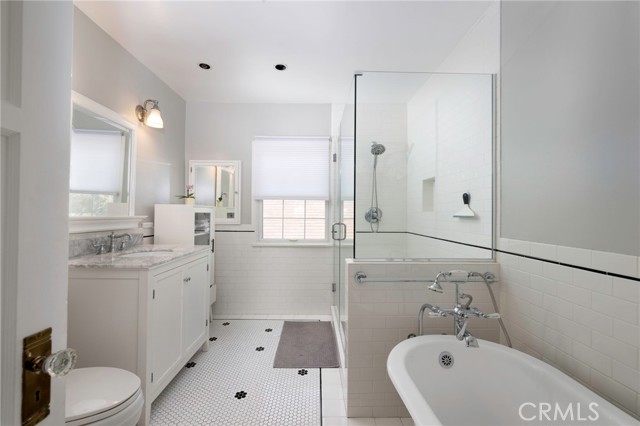 Detail Gallery Image 30 of 42 For 4444 E Vermont St, Long Beach,  CA 90814 - 5 Beds | 1/1 Baths