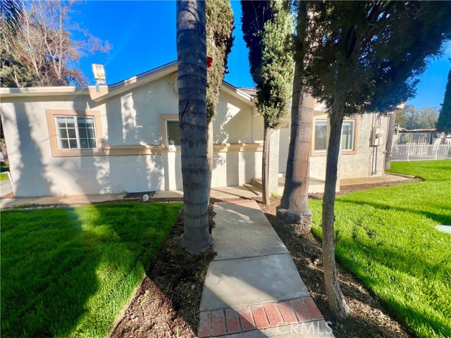 Detail Gallery Image 2 of 44 For 6576 Lorena Ave, Jurupa Valley,  CA 91752 - 5 Beds | 3/1 Baths