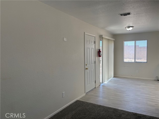 13508 Mohawk Road, Apple Valley CA: https://media.crmls.org/medias/1f34950e-77a0-4a42-bd51-09d8cc5c3526.jpg