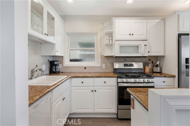 1003 Seal Way, Seal Beach CA: https://media.crmls.org/medias/1f349a32-d570-41f5-bd8a-cac33d3b5259.jpg