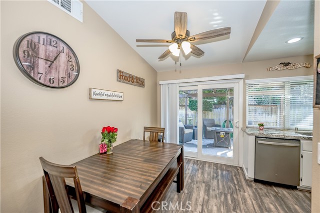 Detail Gallery Image 7 of 22 For 25688 Neblina Ct, Valencia,  CA 91355 - 2 Beds | 2 Baths