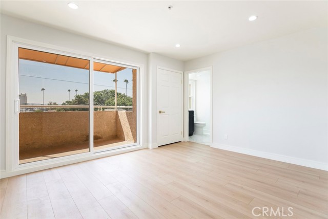 116 W Maple, Glendale CA: https://media.crmls.org/medias/1f35d077-a32a-4ee9-b8e9-2dbf0b60e600.jpg