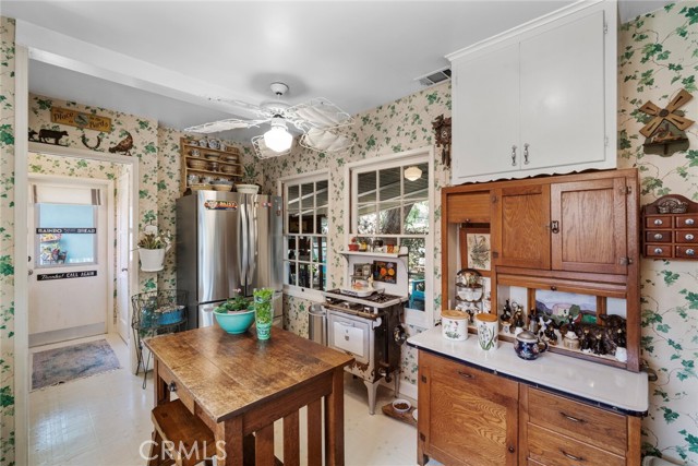 132 N Jewell Place, Orange CA: https://media.crmls.org/medias/1f35eee4-55d8-4be5-b121-0b5b58e5779b.jpg