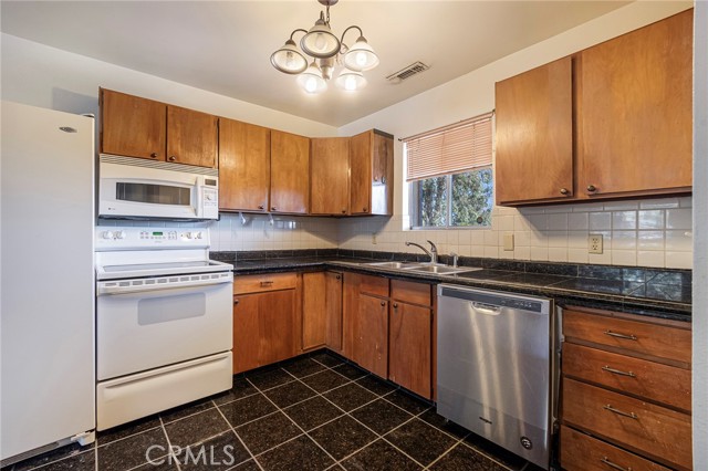 Detail Gallery Image 11 of 69 For 4545 Oren Ave, Corning,  CA 96021 - 3 Beds | 2 Baths