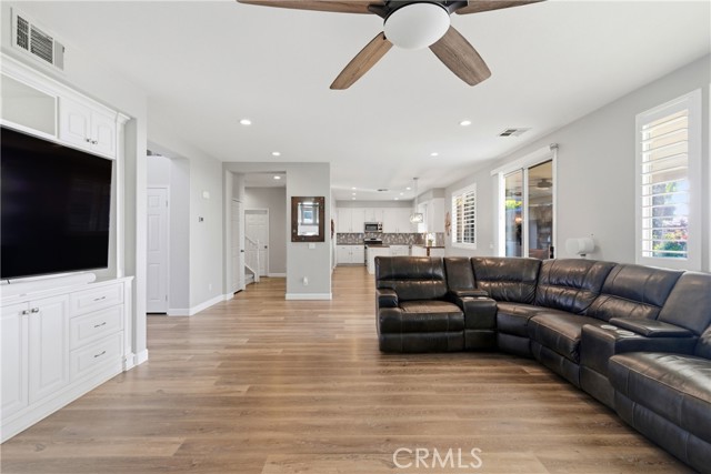 Detail Gallery Image 14 of 65 For 940 via Blairo, Corona,  CA 92879 - 5 Beds | 3 Baths