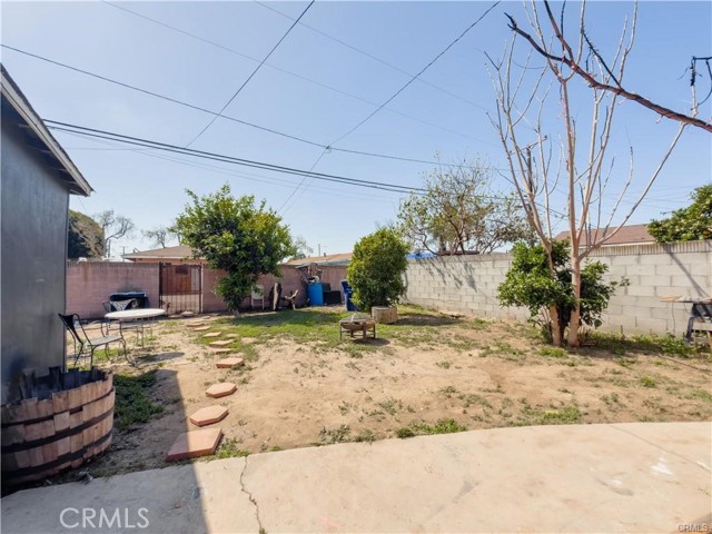 Detail Gallery Image 9 of 10 For 4810 E San Luis St, Compton,  CA 90221 - 3 Beds | 1 Baths