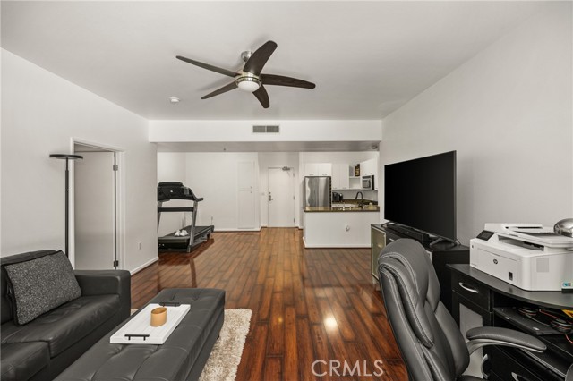 Detail Gallery Image 5 of 32 For 250 N First St #322,  Burbank,  CA 91502 - 2 Beds | 2 Baths