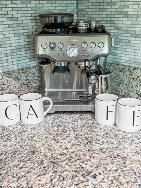 Detail Gallery Image 12 of 45 For 1519 W 37th Pl, Los Angeles,  CA 90018 - 3 Beds | 2/1 Baths