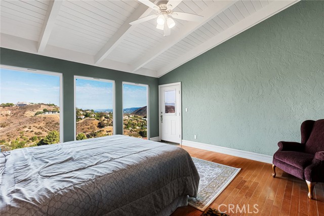 34 sage, Bell Canyon CA: https://media.crmls.org/medias/1f393872-6a1c-46a4-abf8-adedfbbf8dab.jpg