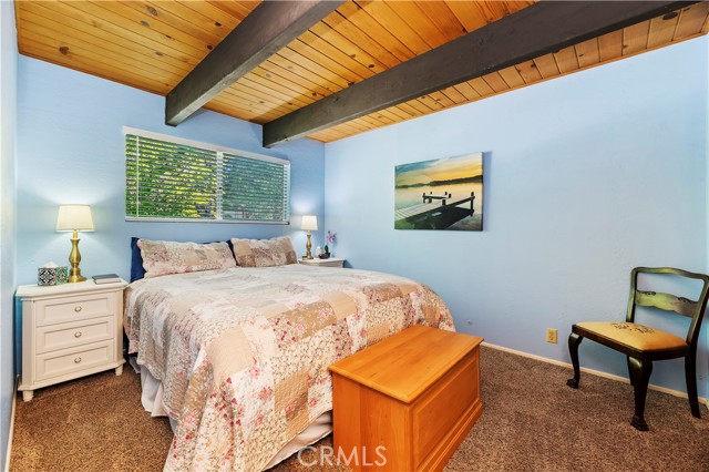 Detail Gallery Image 12 of 26 For 1075 Grass Valley Rd, Lake Arrowhead,  CA 92352 - 3 Beds | 2 Baths