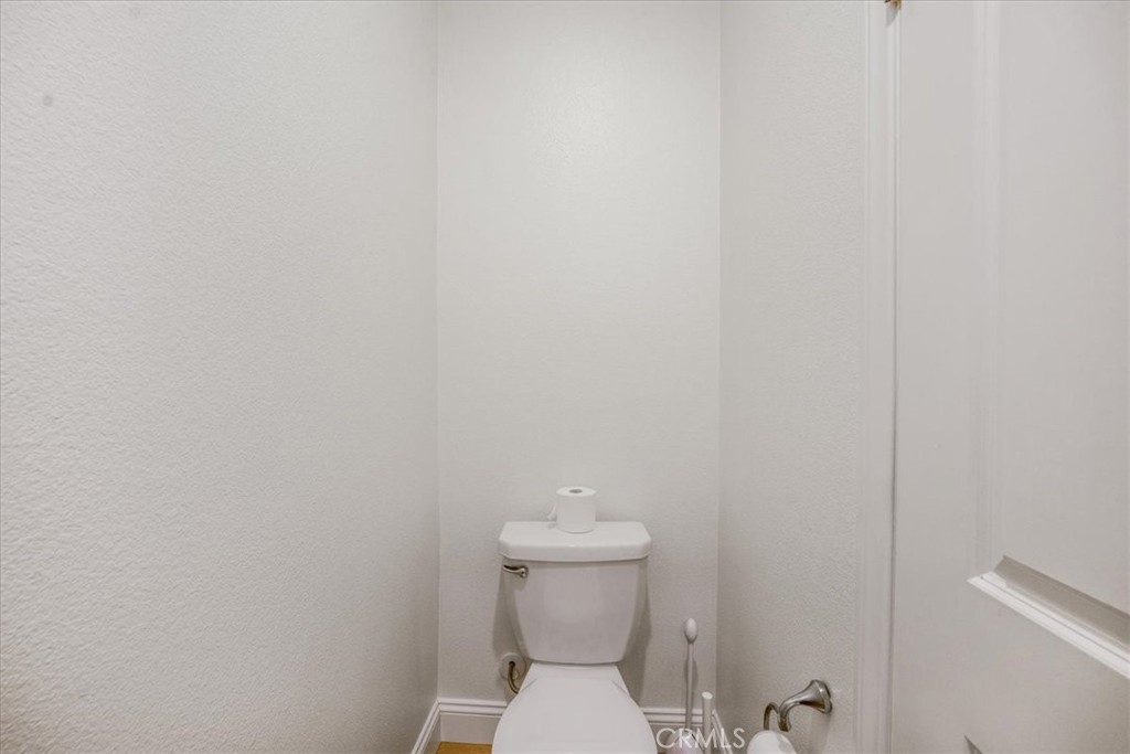 https://media.crmls.org/medias/1f3ac62a-e72d-460b-a3f8-9940545b305d.jpg?preset=X-Large