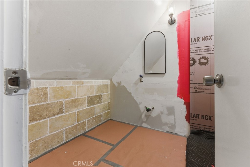 https://media.crmls.org/medias/1f3b4aa5-4fae-44b7-9d58-e801e2a41a18.jpg?preset=X-Large