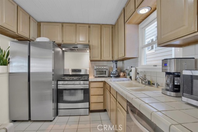 308 2nd Street, Manhattan Beach, California 90266, 2 Bedrooms Bedrooms, ,2 BathroomsBathrooms,Residential,Sold,2nd,PW23185431