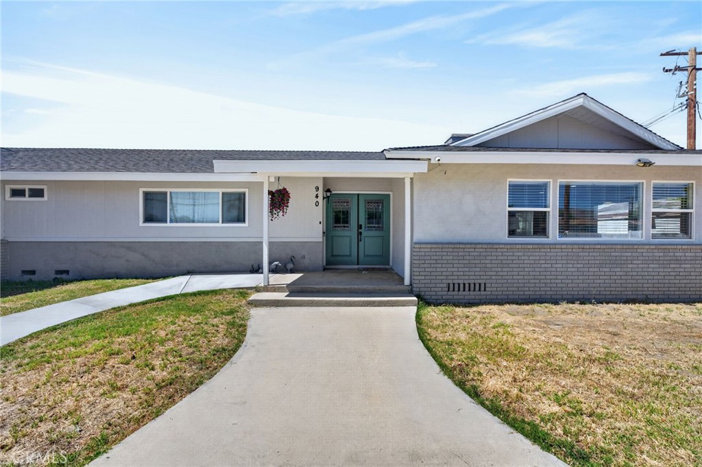 940 E Whittier