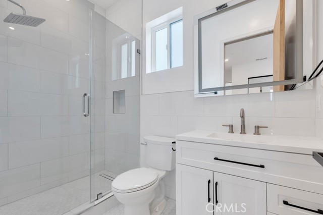 Detail Gallery Image 27 of 30 For 16510 San Fernando Mission Blvd, Granada Hills,  CA 91344 - 4 Beds | 4 Baths