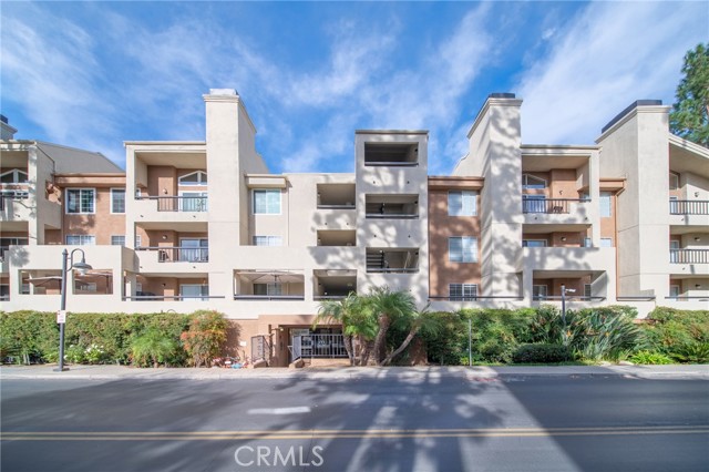 Detail Gallery Image 2 of 30 For 5545 Canoga Ave #121,  Woodland Hills,  CA 91367 - 2 Beds | 2 Baths