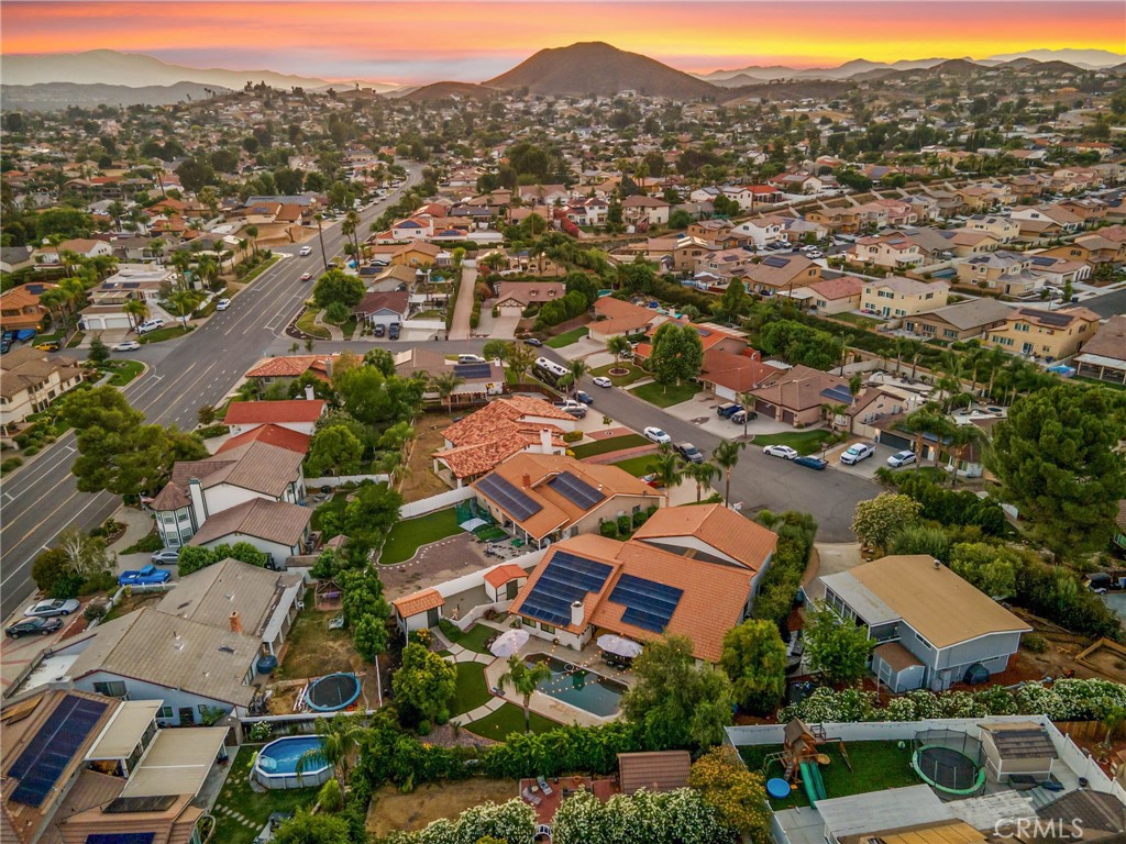 https://media.crmls.org/medias/1f3e7ba1-1ab3-4bdb-bef2-a2260bb4295f.jpg?preset=X-Large