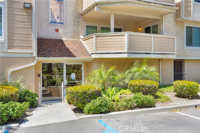 Detail Gallery Image 6 of 27 For 3845 Farquhar Ave #115,  Los Alamitos,  CA 90720 - 2 Beds | 2 Baths