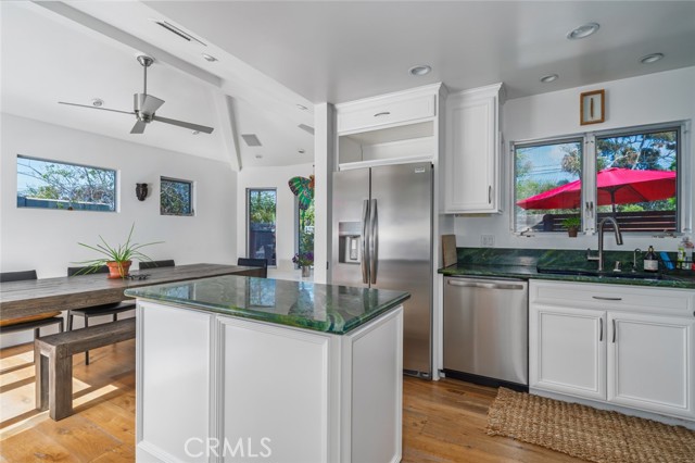 Detail Gallery Image 8 of 68 For 1933 Whittier Ave, Costa Mesa,  CA 92627 - 4 Beds | 2 Baths