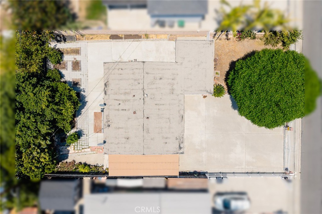 https://media.crmls.org/medias/1f3fbc0e-503d-4486-8c7a-101256527f2d.jpg?preset=X-Large
