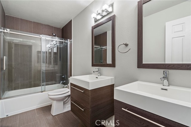 Detail Gallery Image 27 of 32 For 18022 Raymer St, Northridge,  CA 91325 - 4 Beds | 3 Baths
