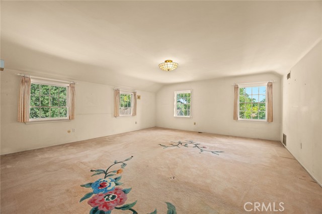 85 S San Rafael Avenue, Pasadena CA: https://media.crmls.org/medias/1f3fe7ac-916c-4548-bfa5-16768c6f5235.jpg
