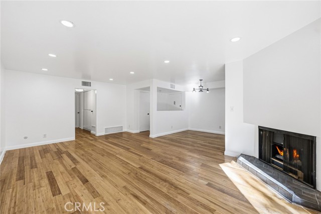 Detail Gallery Image 3 of 17 For 15030 Victory Bld #103,  Van Nuys,  CA 91411 - 2 Beds | 2 Baths