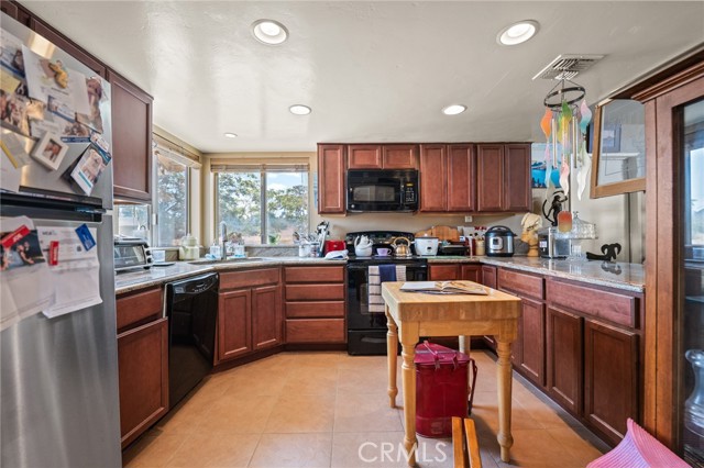 Detail Gallery Image 12 of 27 For 56810 Chipmunk Trl, Yucca Valley,  CA 92284 - 3 Beds | 2 Baths