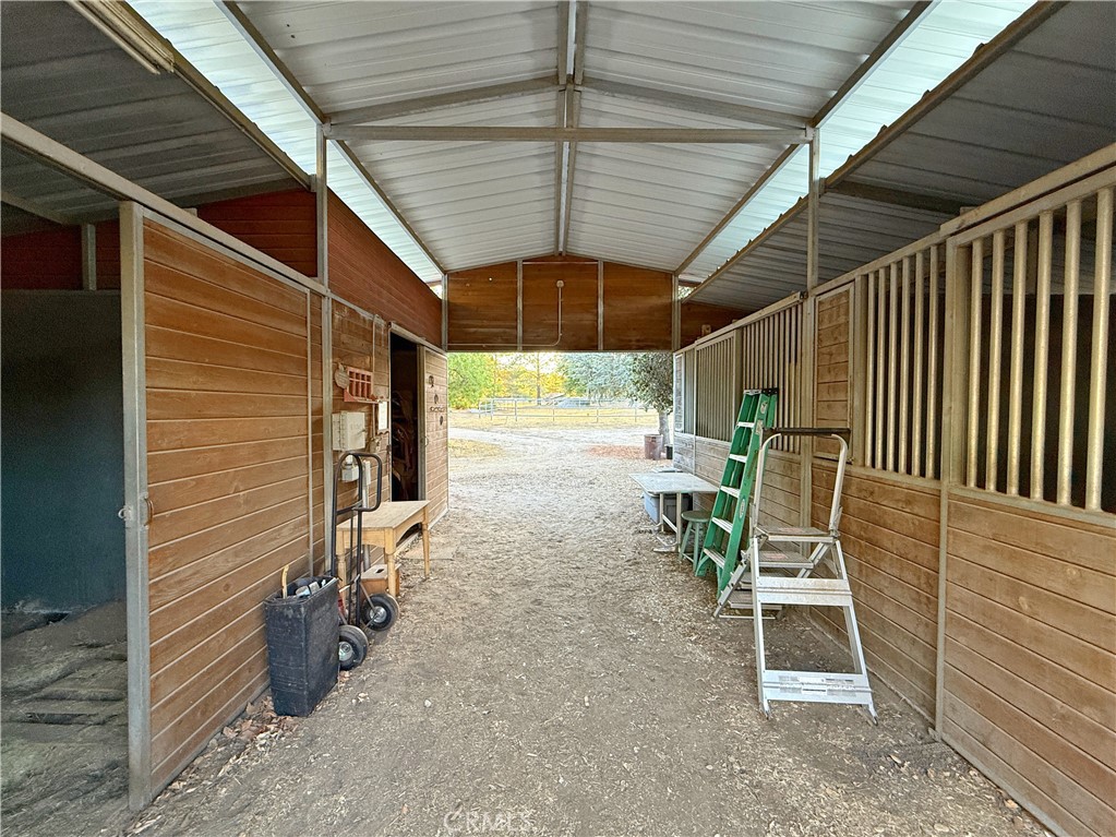 https://media.crmls.org/medias/1f418639-b73f-44d4-81fe-bbd2ce27eb10.jpg?preset=X-Large