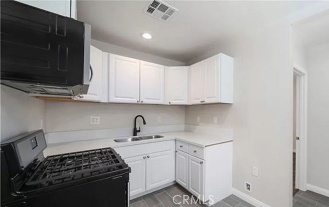 Detail Gallery Image 5 of 10 For 3655 Comer Ave, Riverside,  CA 92507 - 3 Beds | 1/1 Baths