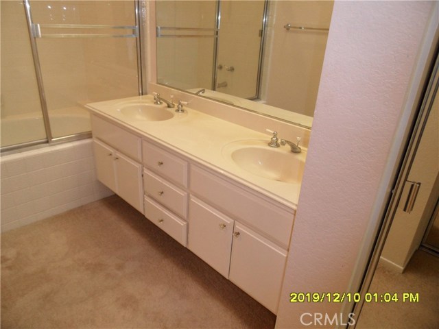 Master Bath, Dual Vanities