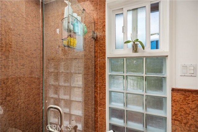 103 Yorktown, Newport Beach CA: https://media.crmls.org/medias/1f435a8a-28f2-4733-a77d-1c3e3e341653.jpg