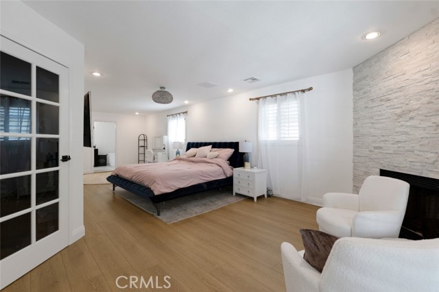 22828 Hartland Street photo 19