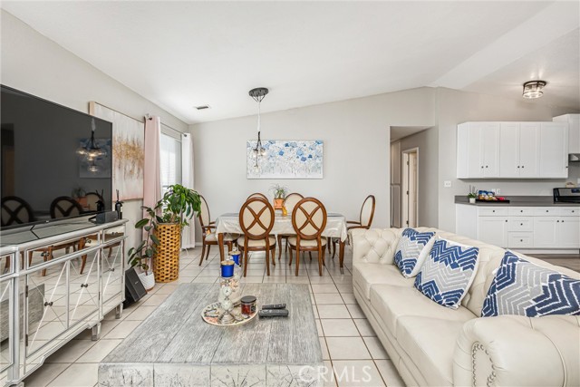 Detail Gallery Image 7 of 35 For 16422 Tolowa, Apple Valley,  CA 92307 - 3 Beds | 2 Baths